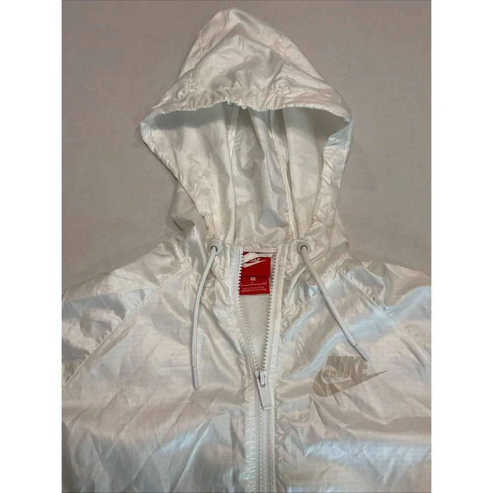 Nike Sportswear Windrunner women's jacket in the‎ white and oatmeal colorway
